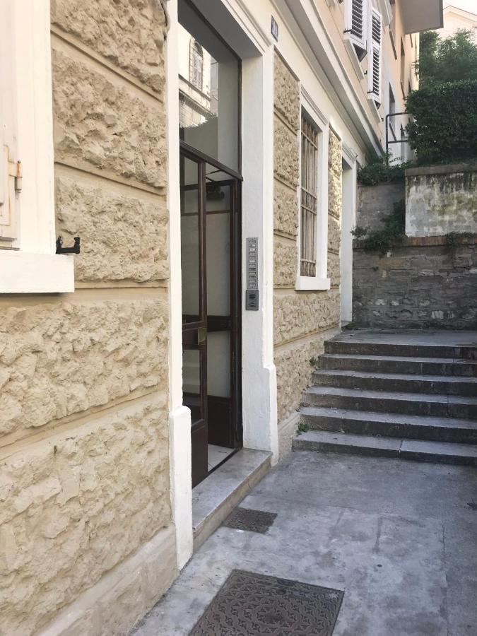 Alla Scalinata Del Teatro Rossetti Parcheggio Trieste Exterior foto