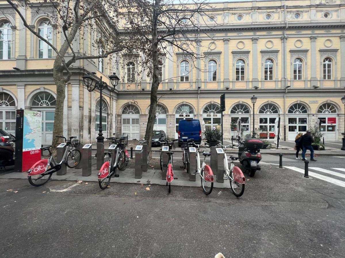 Alla Scalinata Del Teatro Rossetti Parcheggio Trieste Exterior foto