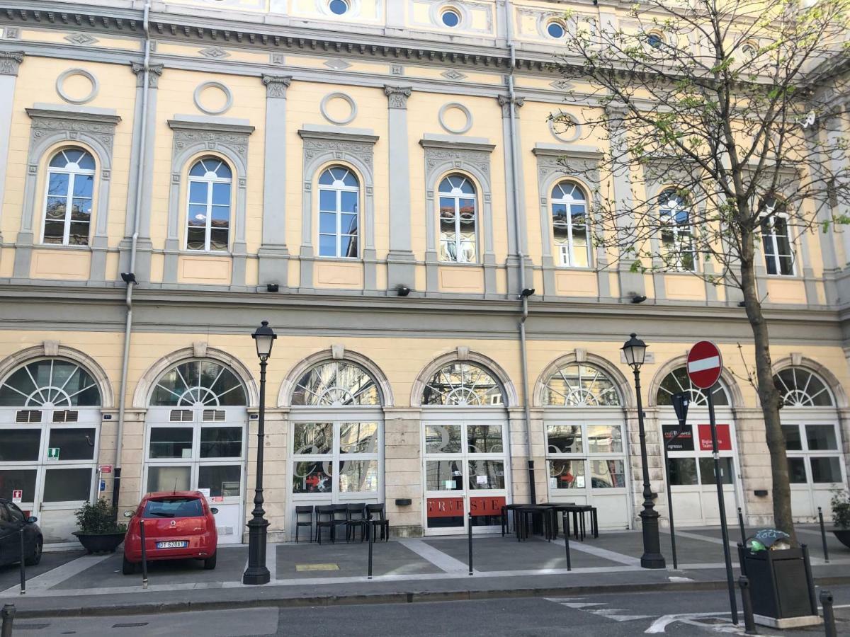 Alla Scalinata Del Teatro Rossetti Parcheggio Trieste Exterior foto